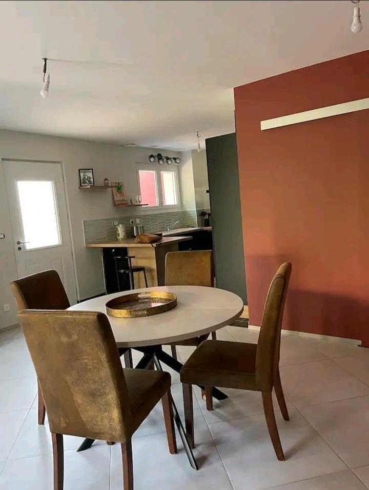 Maison Montoison Екстер'єр фото